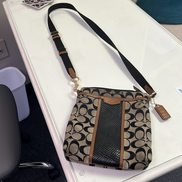 Black and Tan Crossbody Bag - Picture 2 of 4